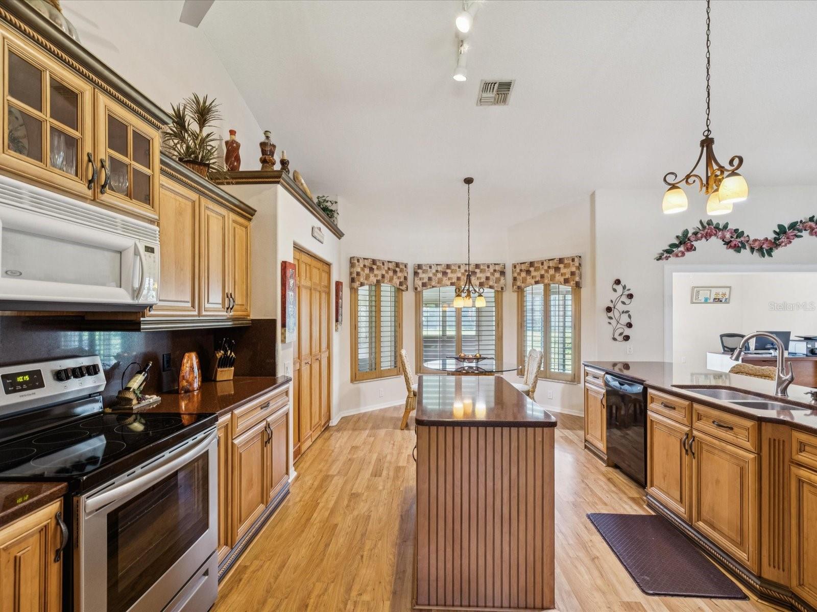 Listing photo id 11 for 8401 Pavilion Drive