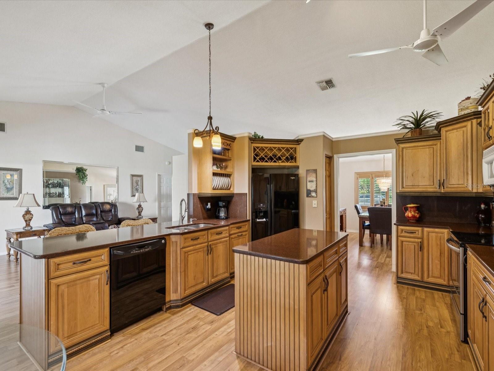 Listing photo id 13 for 8401 Pavilion Drive