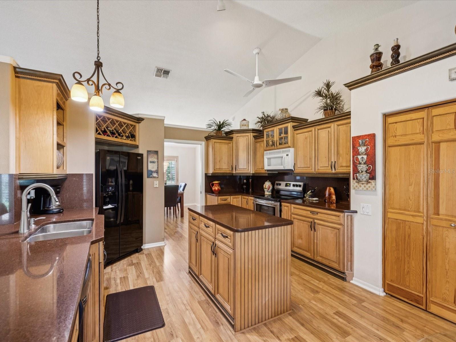 Listing photo id 14 for 8401 Pavilion Drive