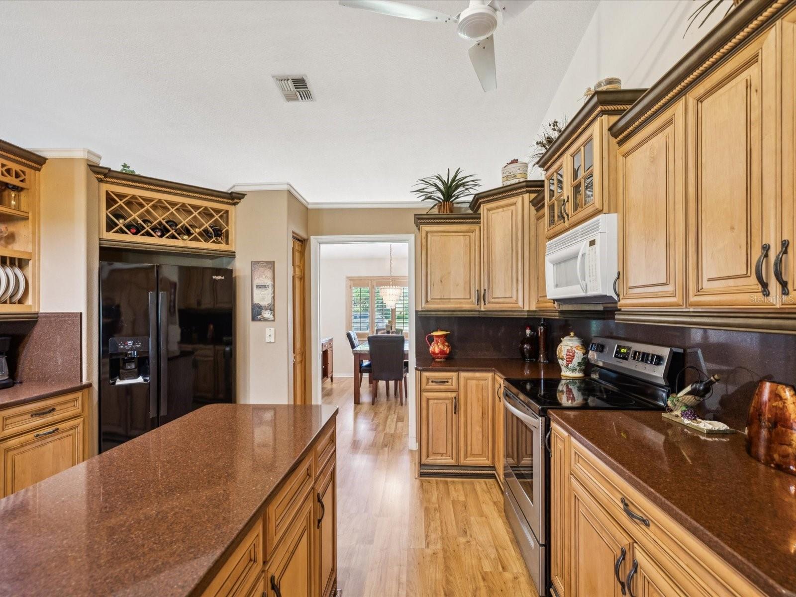 Listing photo id 15 for 8401 Pavilion Drive