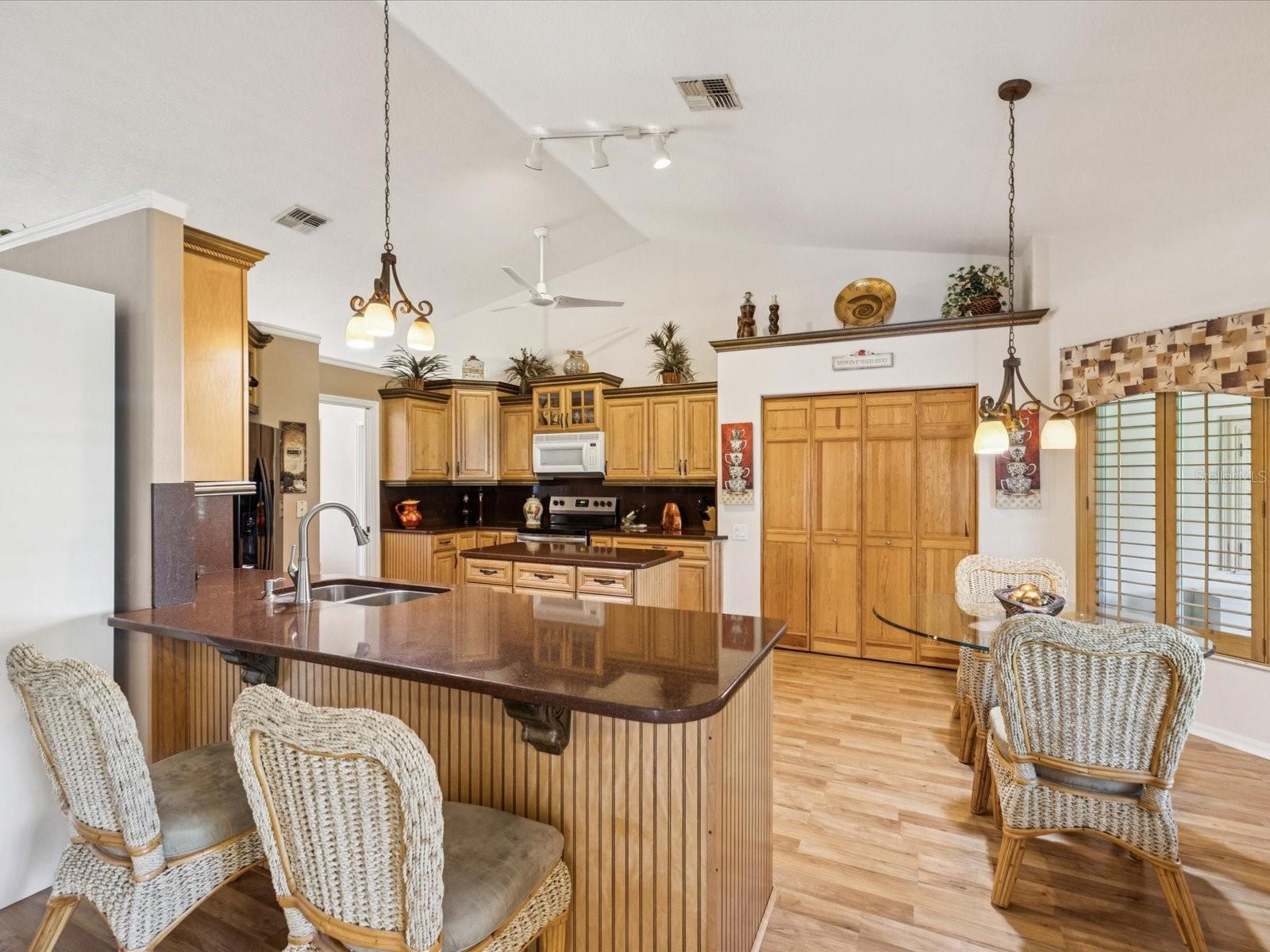Listing photo id 16 for 8401 Pavilion Drive
