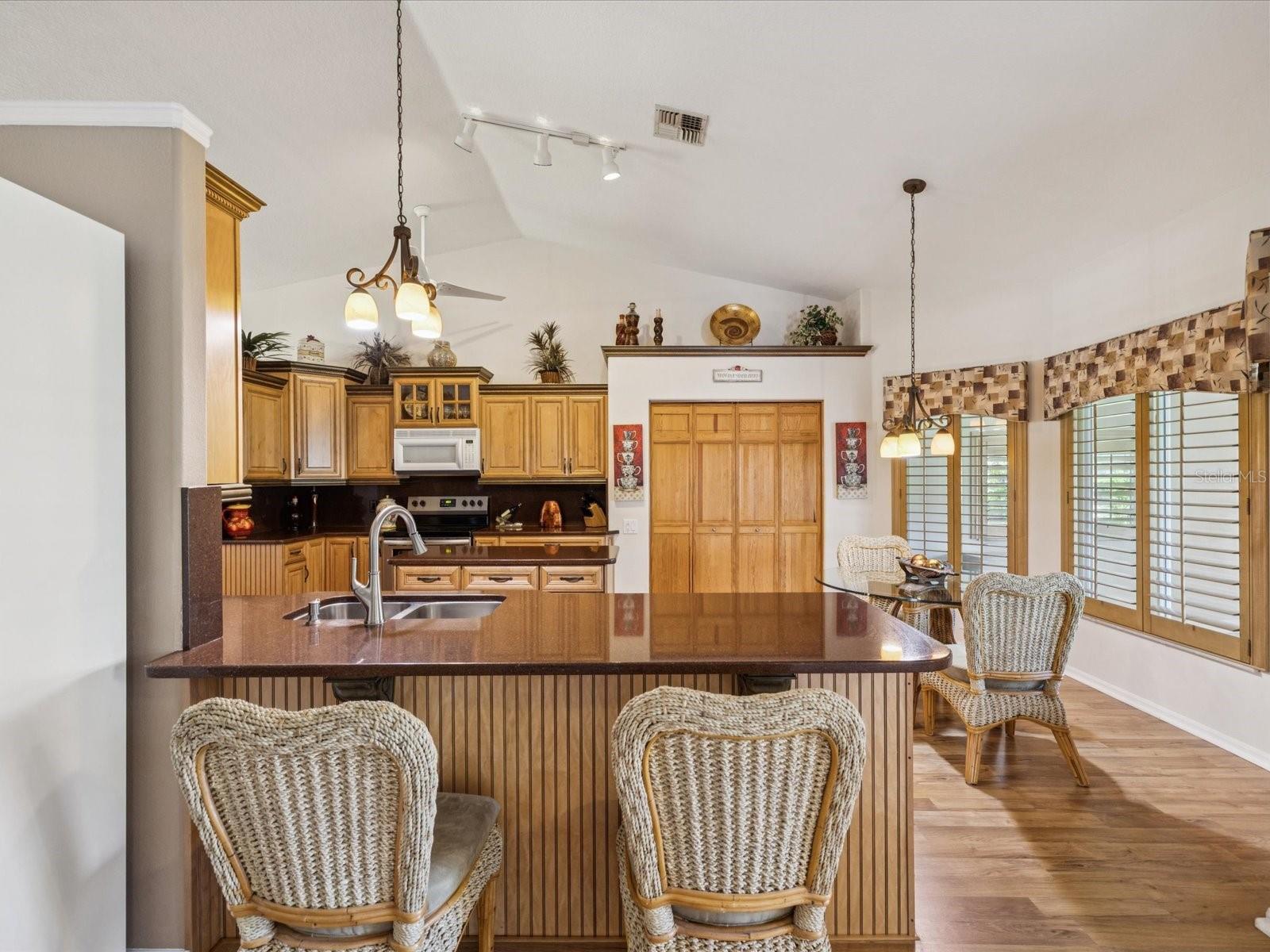 Listing photo id 17 for 8401 Pavilion Drive