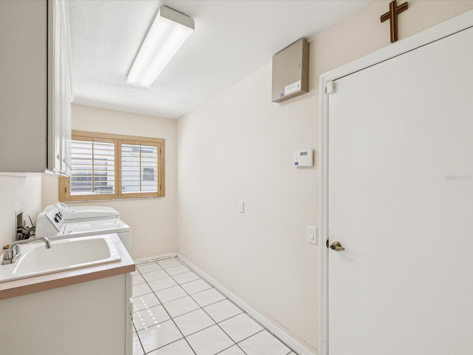 Listing photo id 32 for 8401 Pavilion Drive