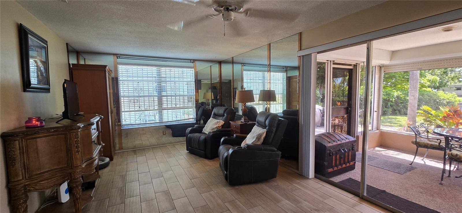 Image 21 of 42 For 10211 Oleander Drive