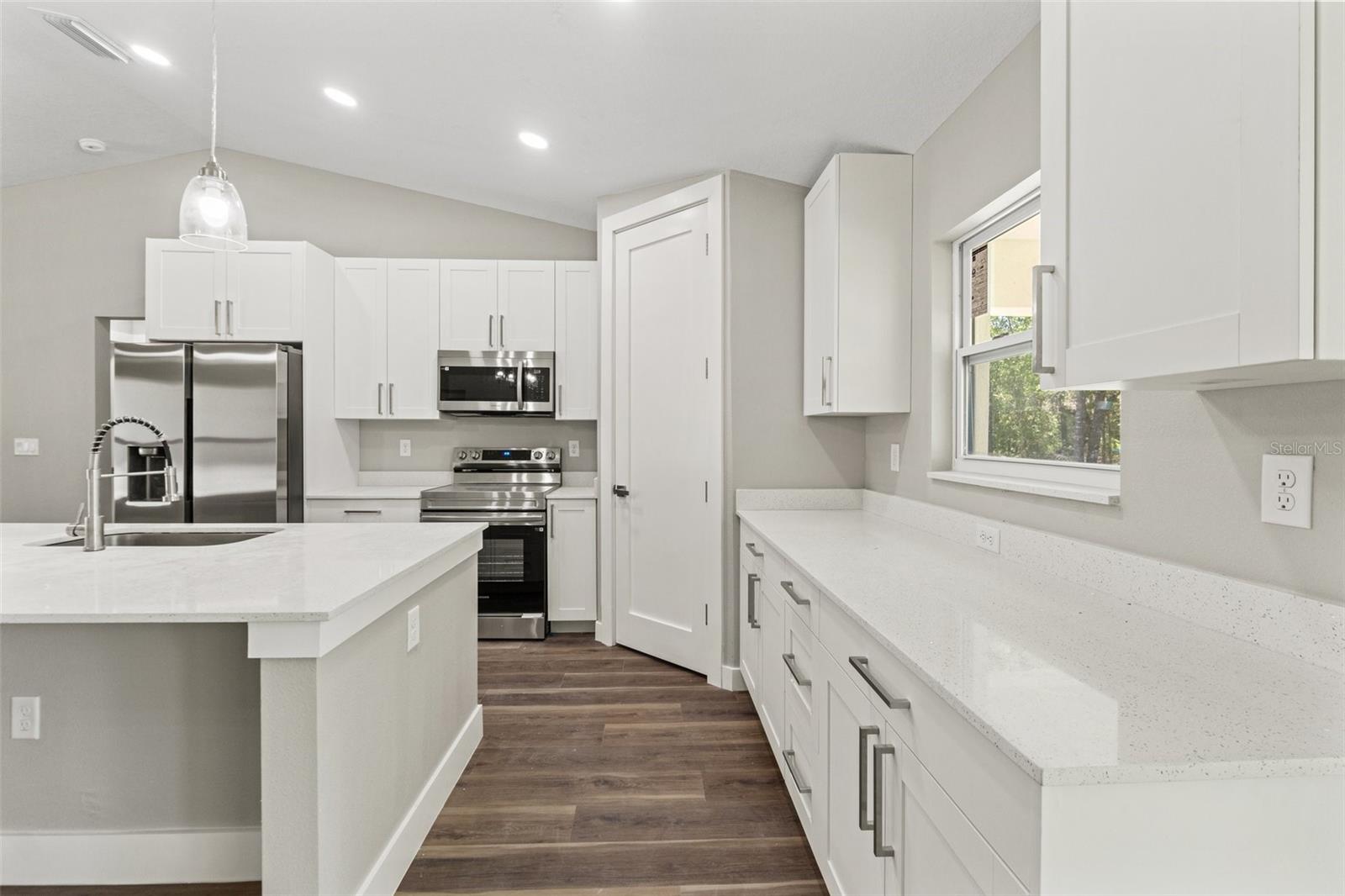 Image 12 of 34 For 8782 Sandree Drive