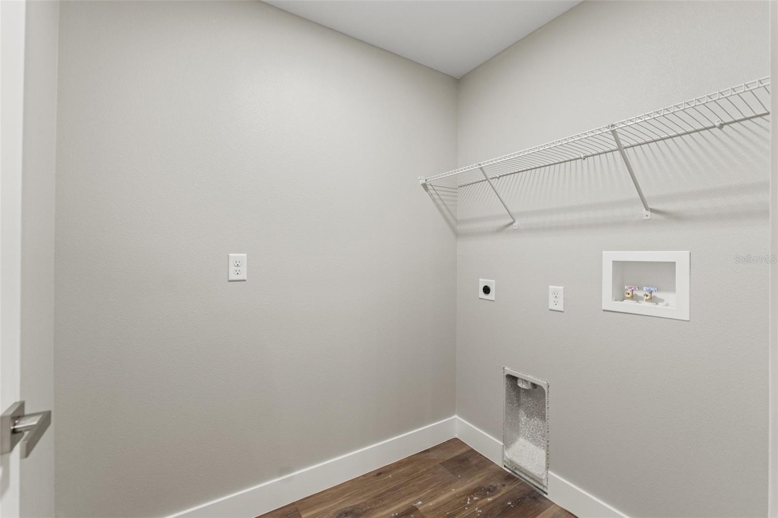 Image 18 of 34 For 8782 Sandree Drive