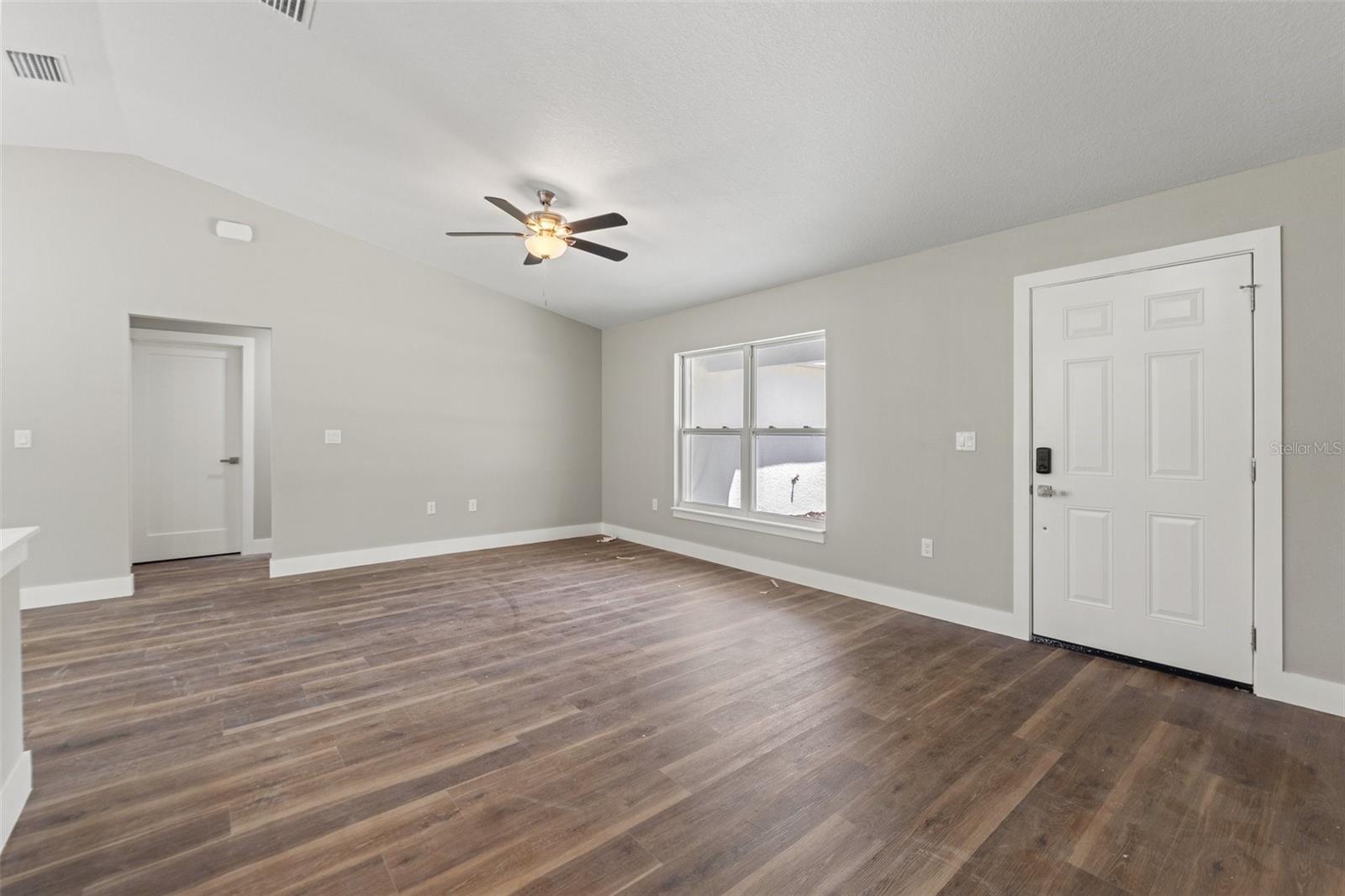 Image 4 of 34 For 8782 Sandree Drive