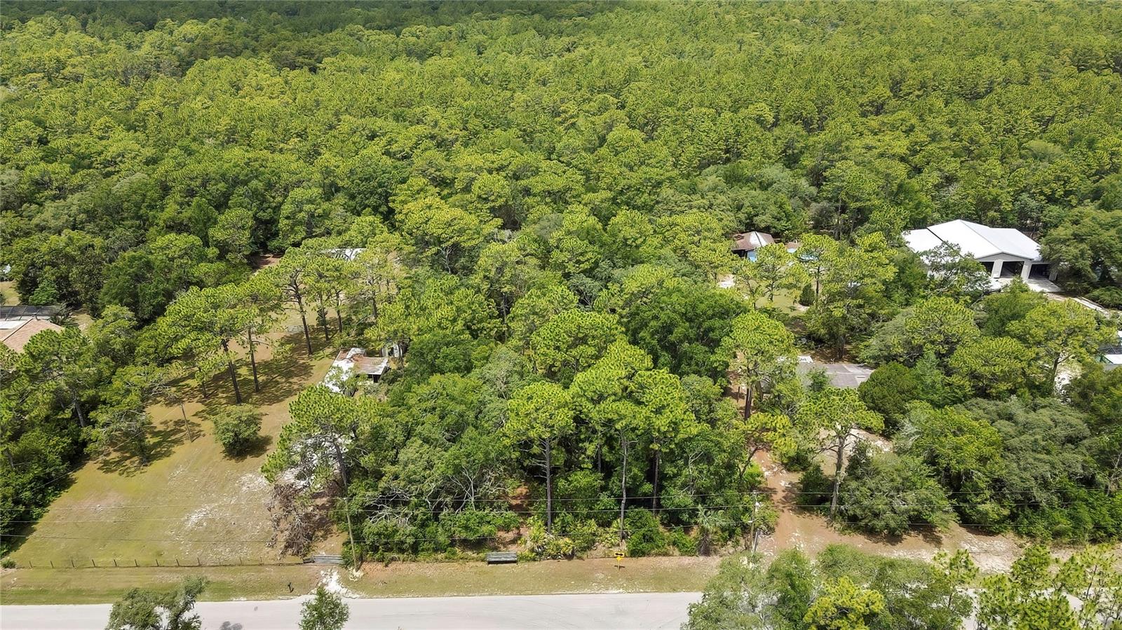 Listing photo id 8 for 1672 Colonial Avenue