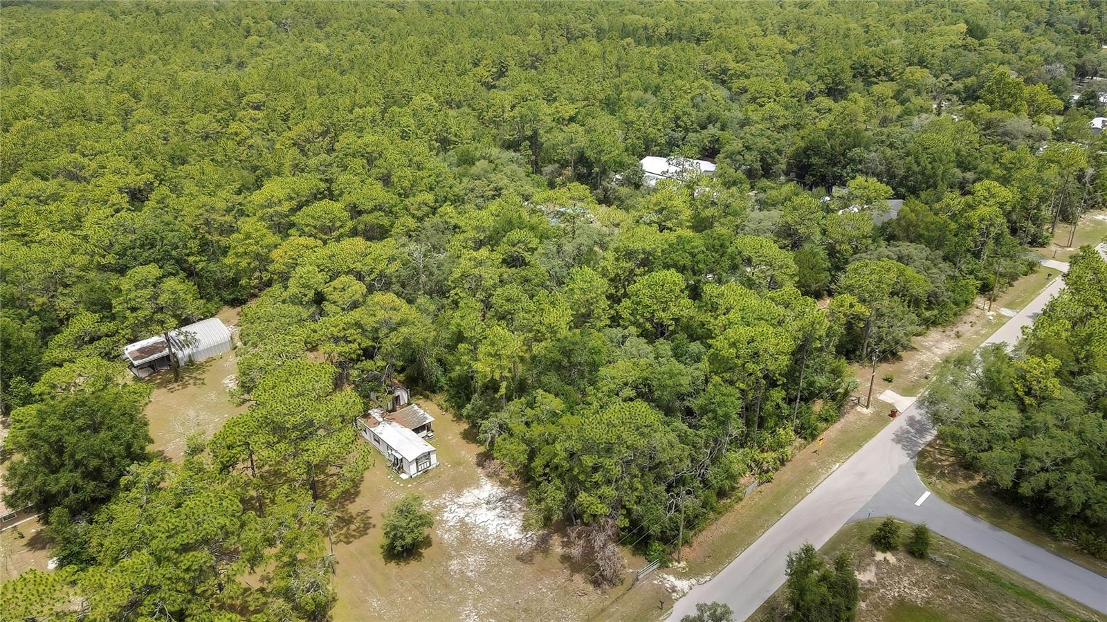 Listing photo id 0 for 1672 Colonial Avenue