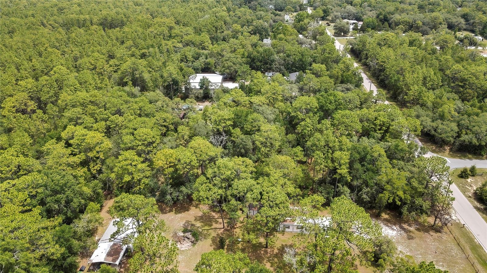 Listing photo id 1 for 1672 Colonial Avenue