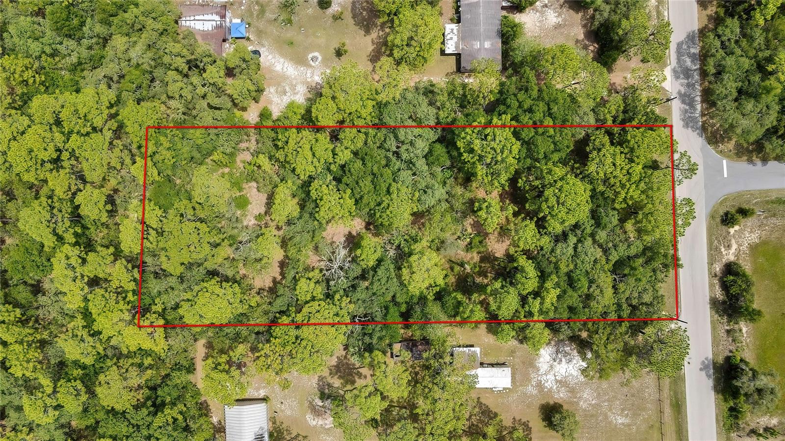 Listing photo id 2 for 1672 Colonial Avenue