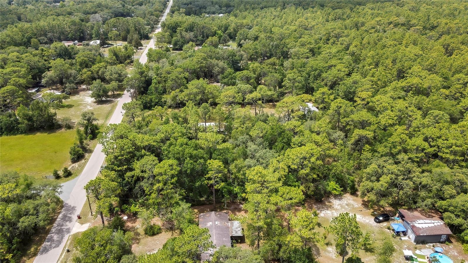 Listing photo id 6 for 1672 Colonial Avenue
