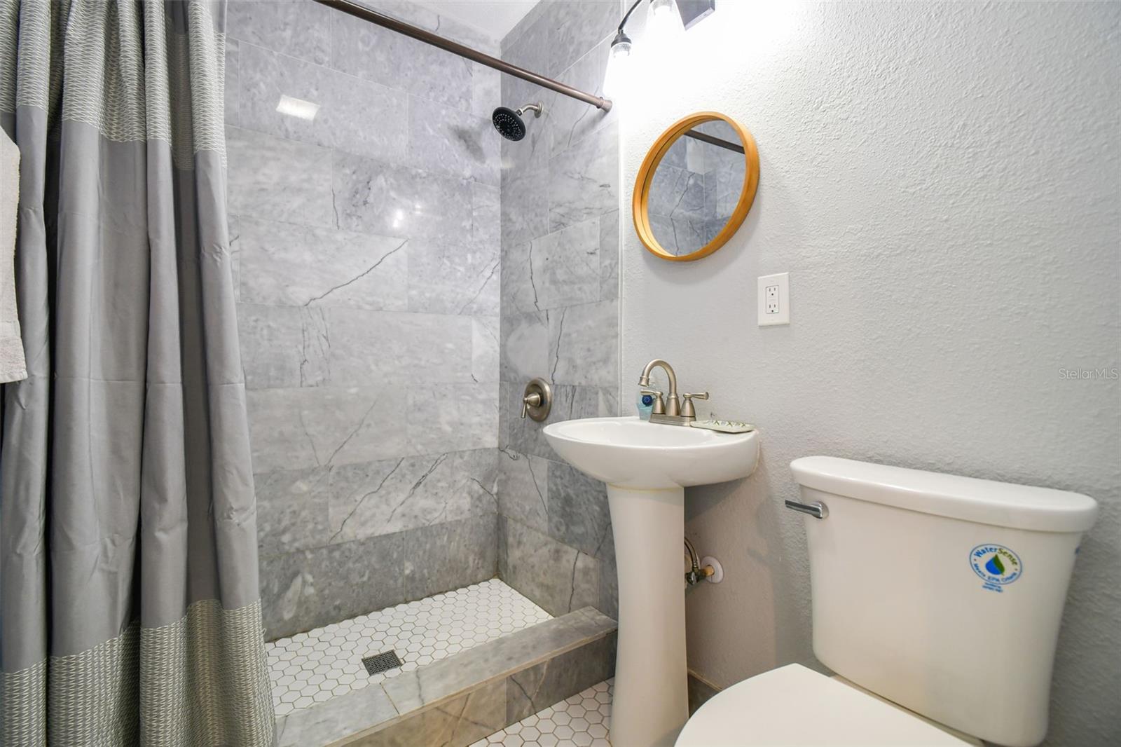 Image 47 of 71 For 4007 Renellie Drive