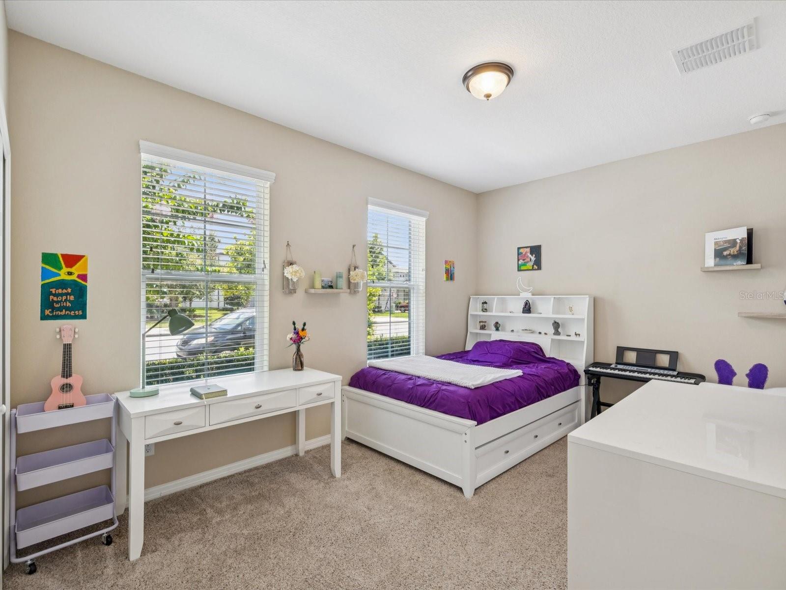 Listing photo id 10 for 3897 Villamore Lane
