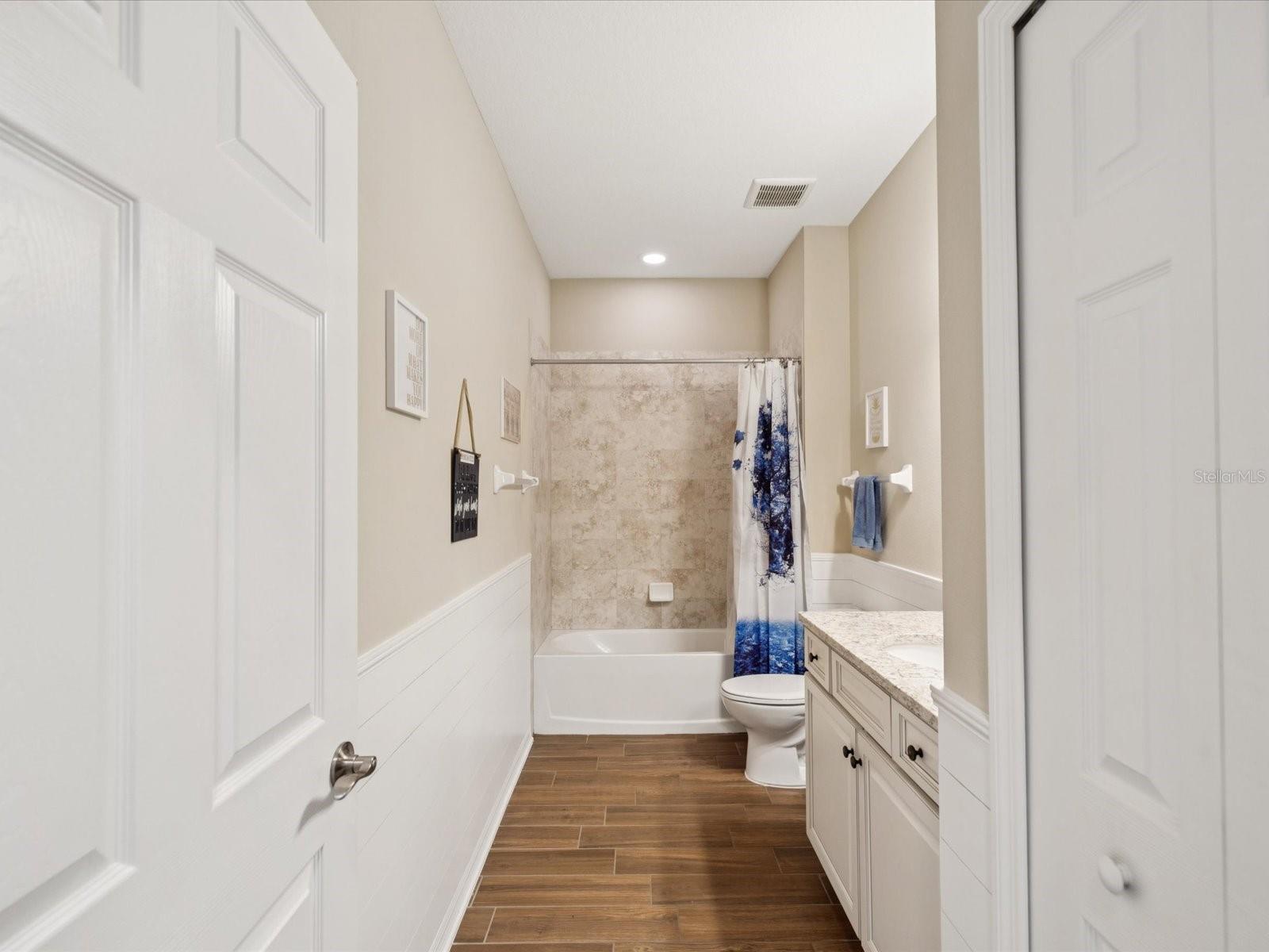 Listing photo id 12 for 3897 Villamore Lane