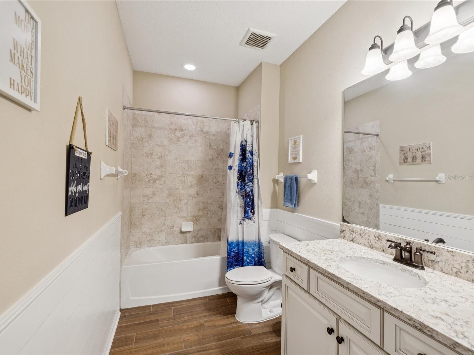 Listing photo id 13 for 3897 Villamore Lane