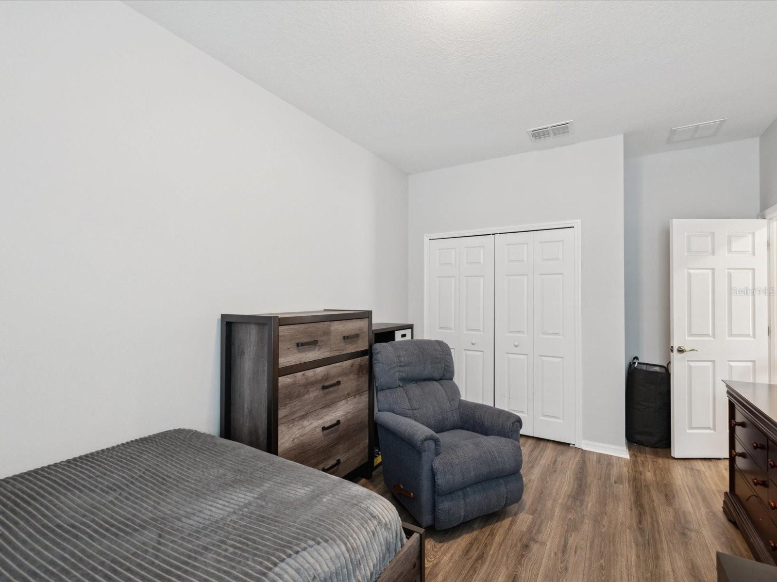 Listing photo id 15 for 3897 Villamore Lane