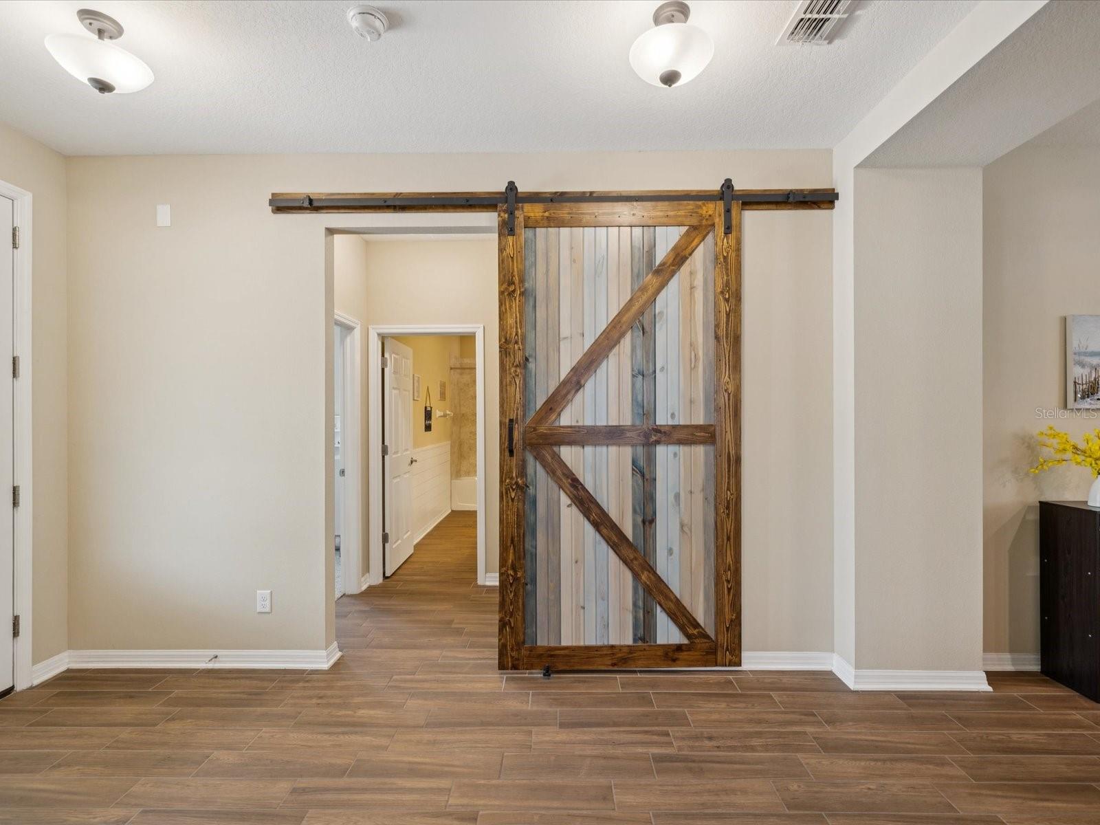 Listing photo id 16 for 3897 Villamore Lane