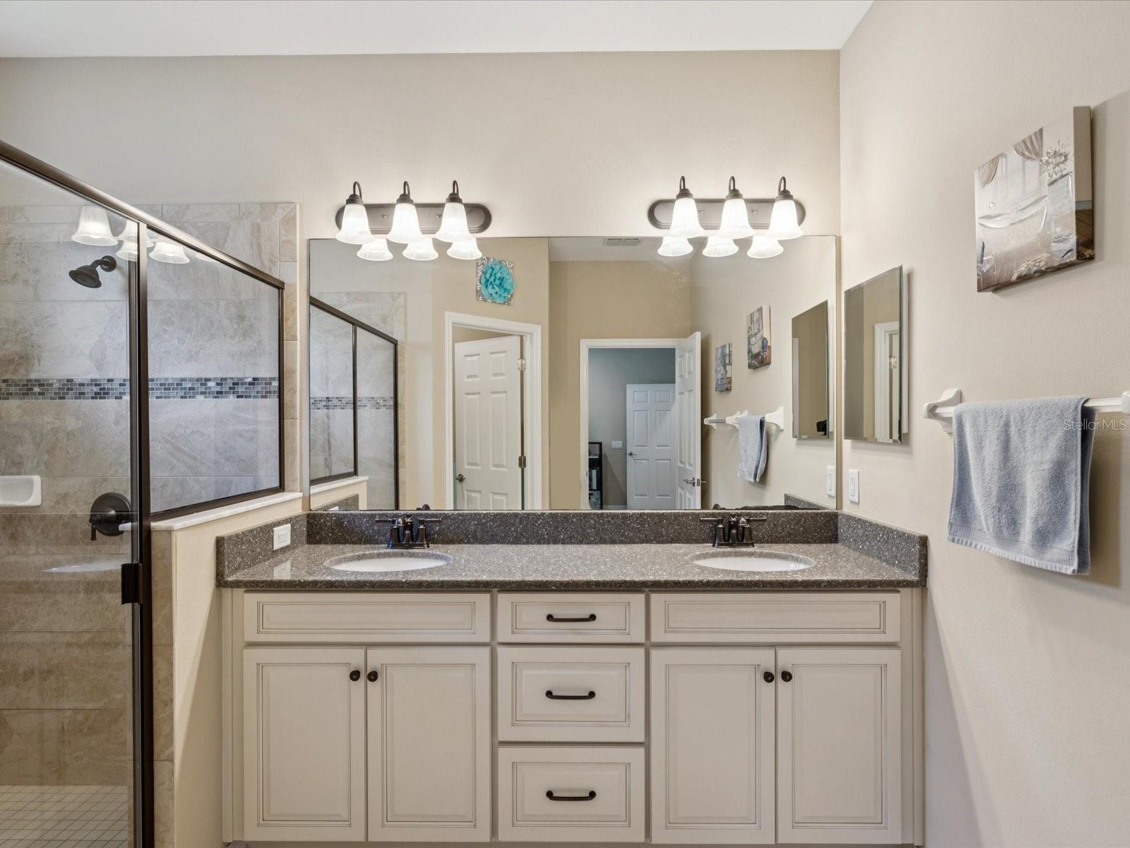 Listing photo id 19 for 3897 Villamore Lane