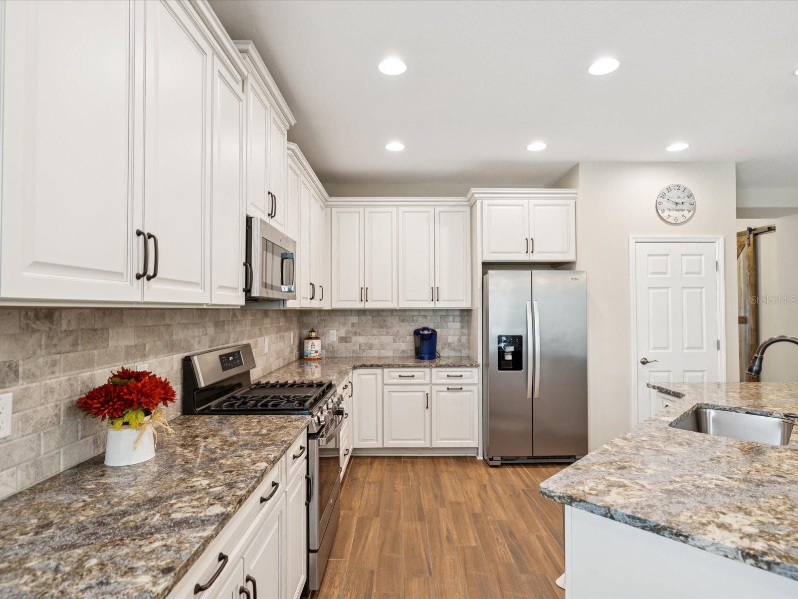Listing photo id 23 for 3897 Villamore Lane