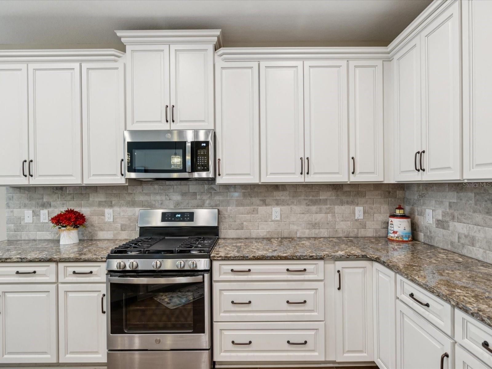 Listing photo id 24 for 3897 Villamore Lane