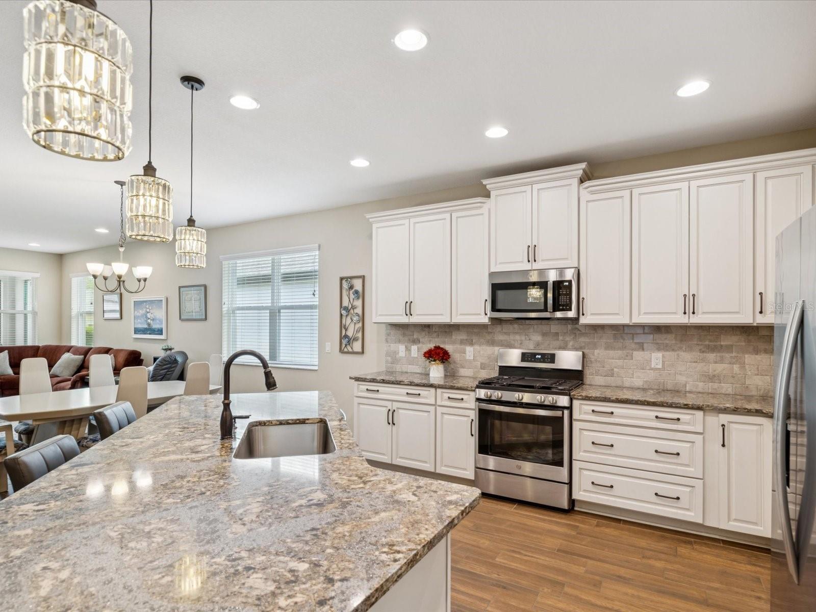 Listing photo id 25 for 3897 Villamore Lane