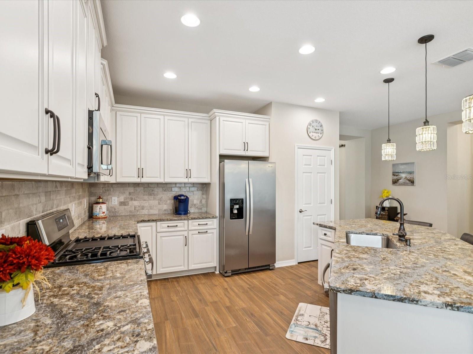 Listing photo id 26 for 3897 Villamore Lane