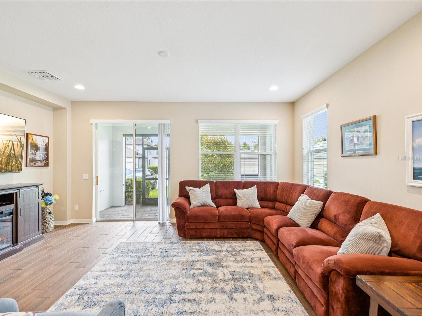 Listing photo id 29 for 3897 Villamore Lane