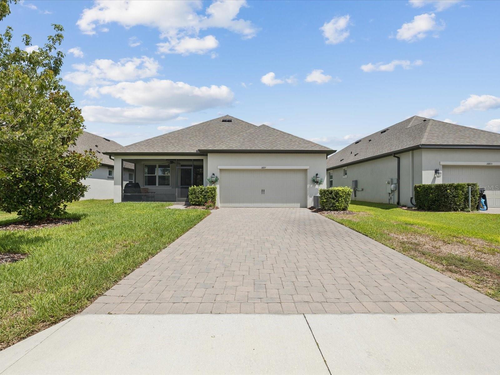 Listing photo id 35 for 3897 Villamore Lane
