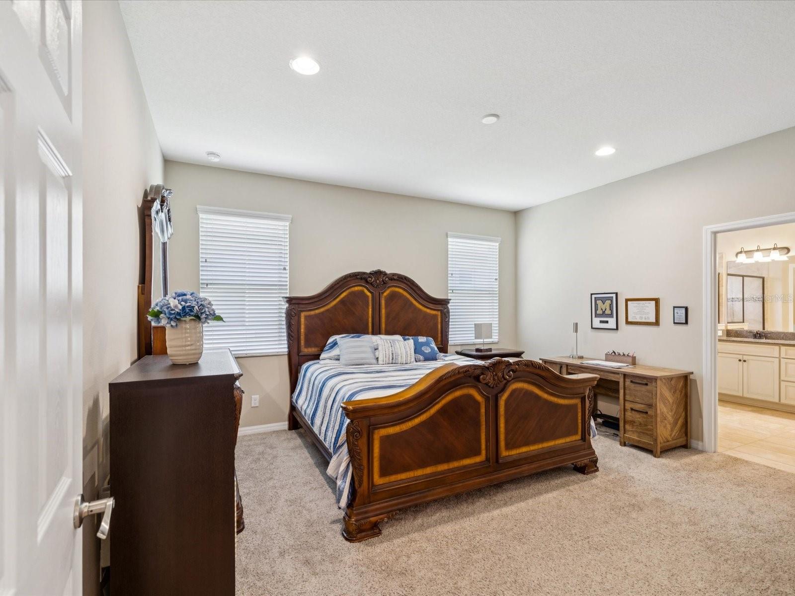 Listing photo id 3 for 3897 Villamore Lane