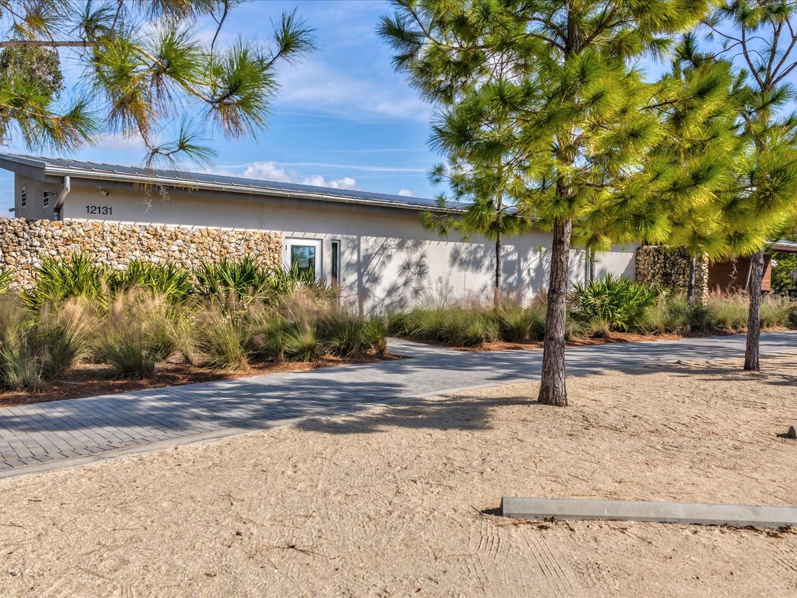 Listing photo id 59 for 3897 Villamore Lane