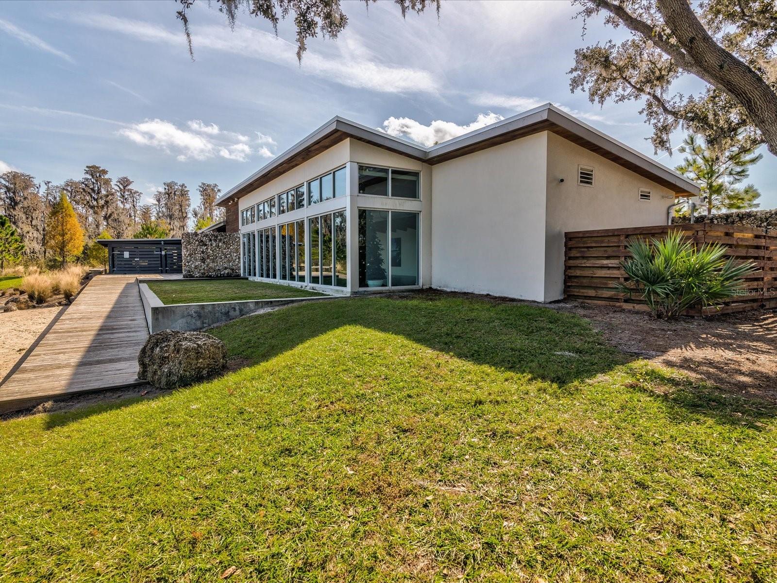 Listing photo id 60 for 3897 Villamore Lane