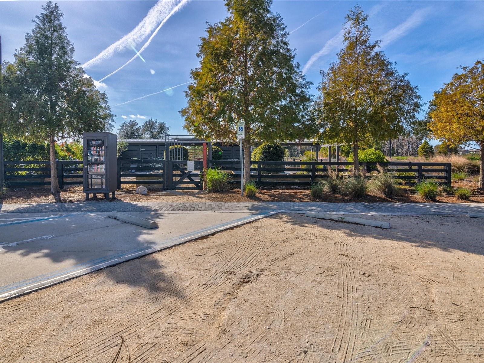 Listing photo id 67 for 3897 Villamore Lane