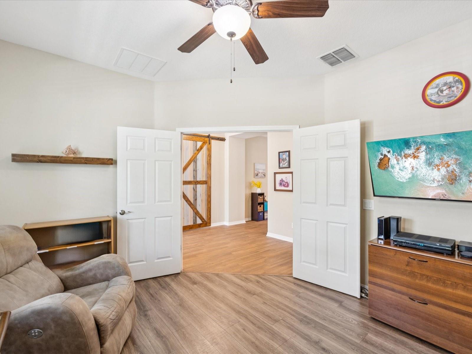 Listing photo id 6 for 3897 Villamore Lane