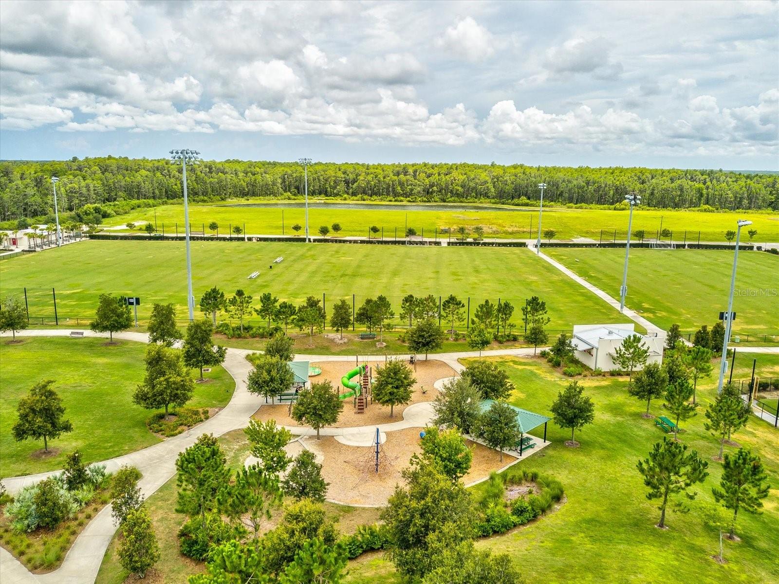Listing photo id 86 for 3897 Villamore Lane