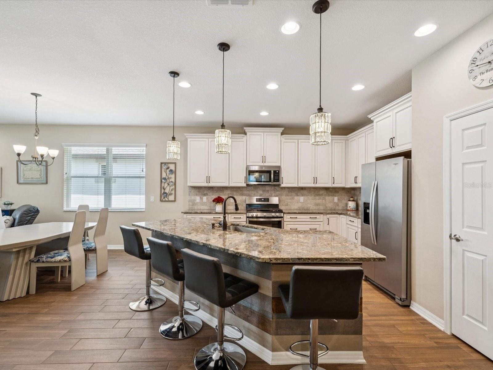 Listing photo id 7 for 3897 Villamore Lane