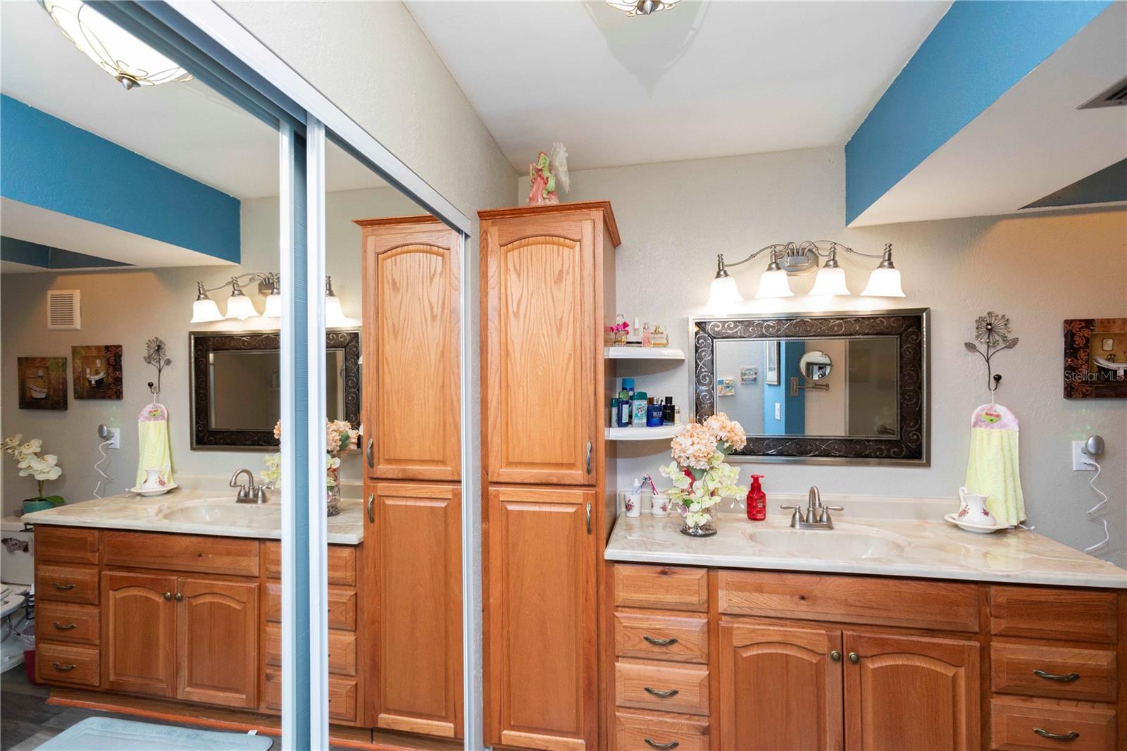 Image 19 of 42 For 4939 Floramar Terrace 203