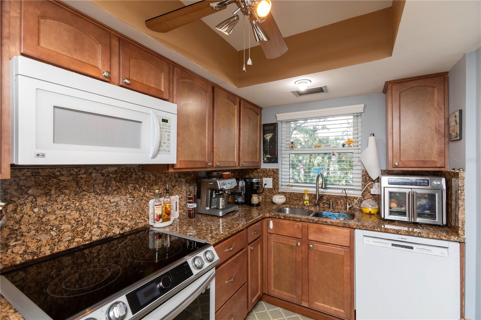 Image 4 of 42 For 4939 Floramar Terrace 203