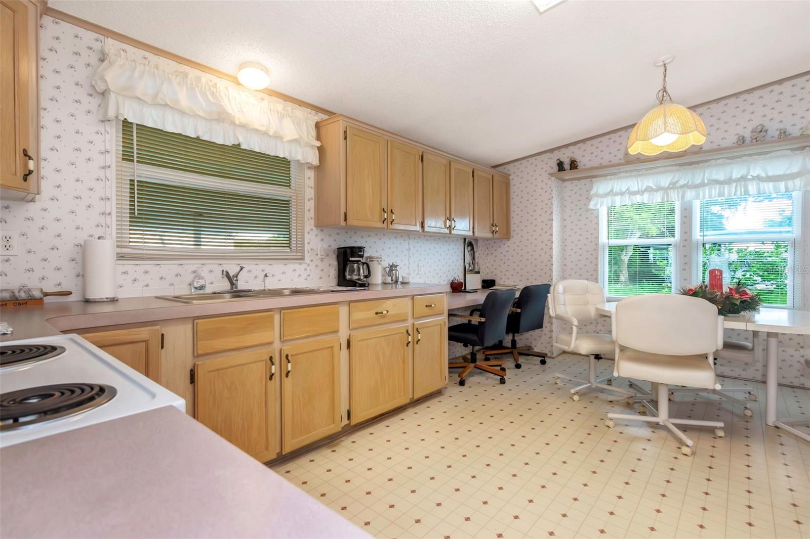 Image 11 of 27 For 5641 Columbia Drive