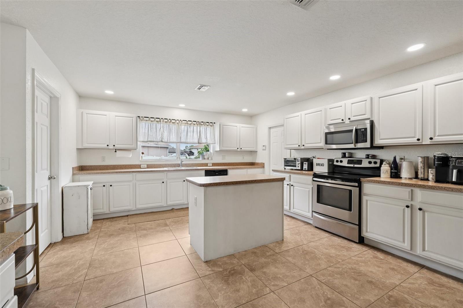Image 36 of 78 For 2251 Evenglow Avenue