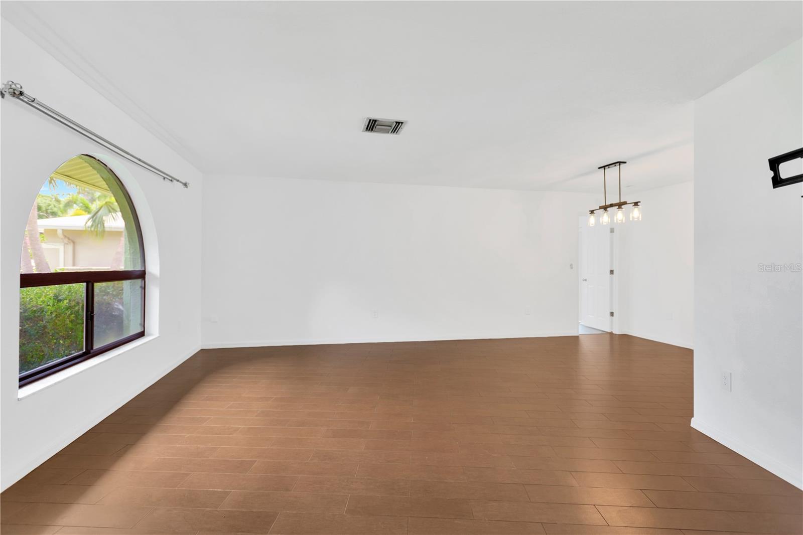 Image 6 of 24 For 5021 Bridgeport Drive