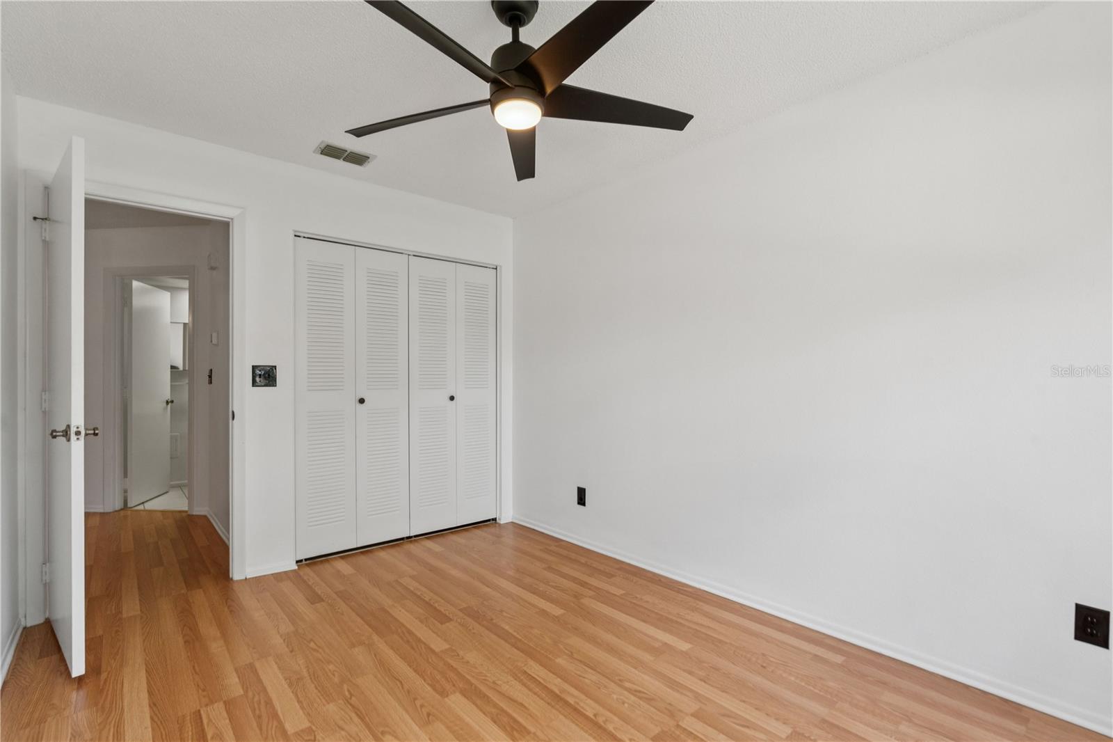 Listing photo id 11 for 11725 Spring Tree Lane