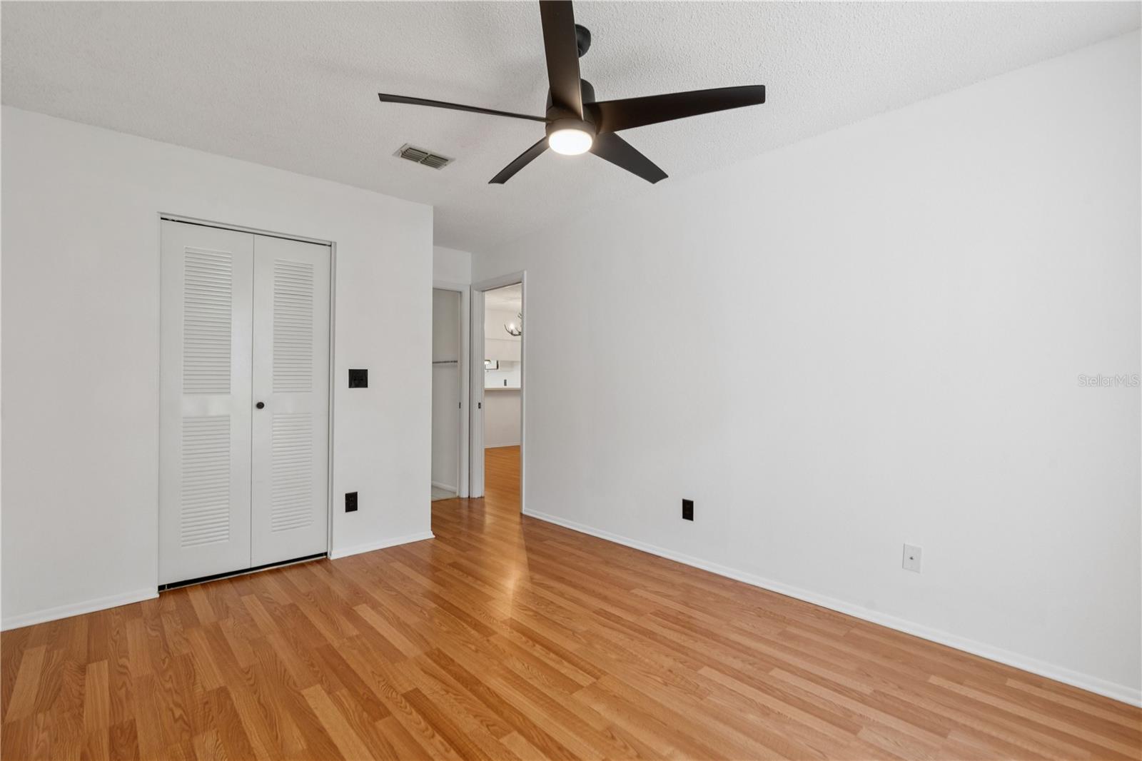 Listing photo id 14 for 11725 Spring Tree Lane