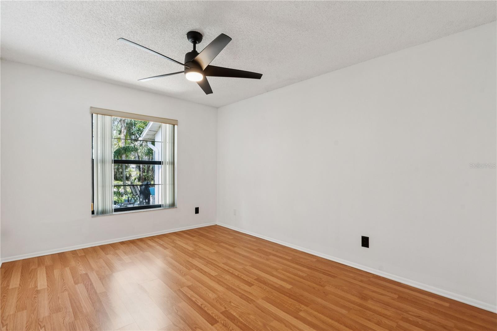 Listing photo id 15 for 11725 Spring Tree Lane