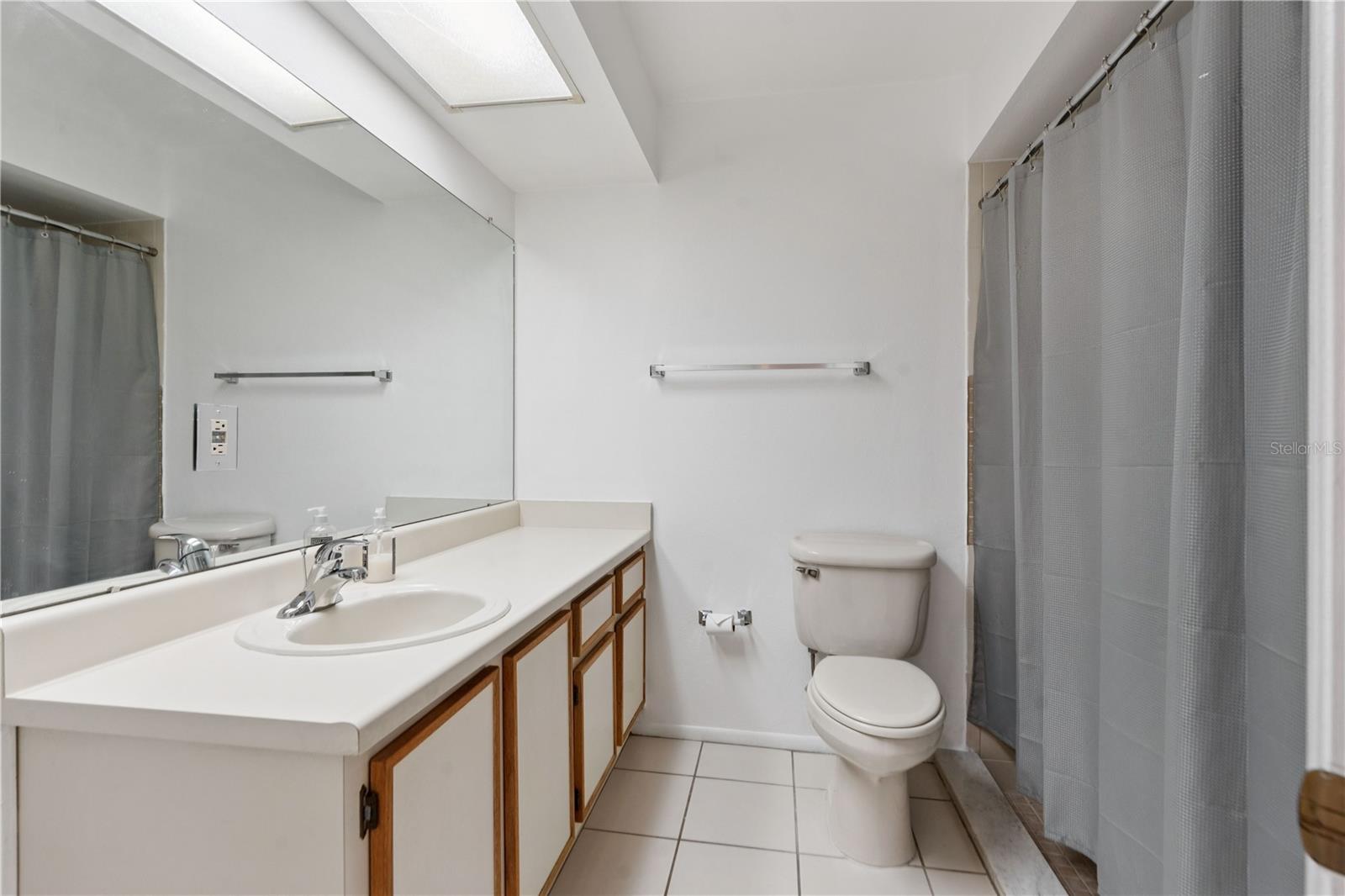 Listing photo id 17 for 11725 Spring Tree Lane