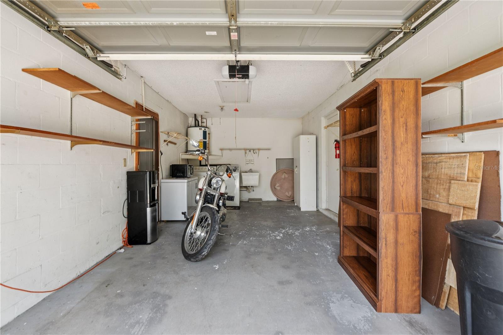 Listing photo id 18 for 11725 Spring Tree Lane