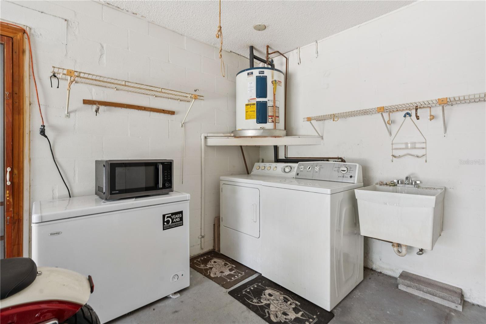 Listing photo id 19 for 11725 Spring Tree Lane