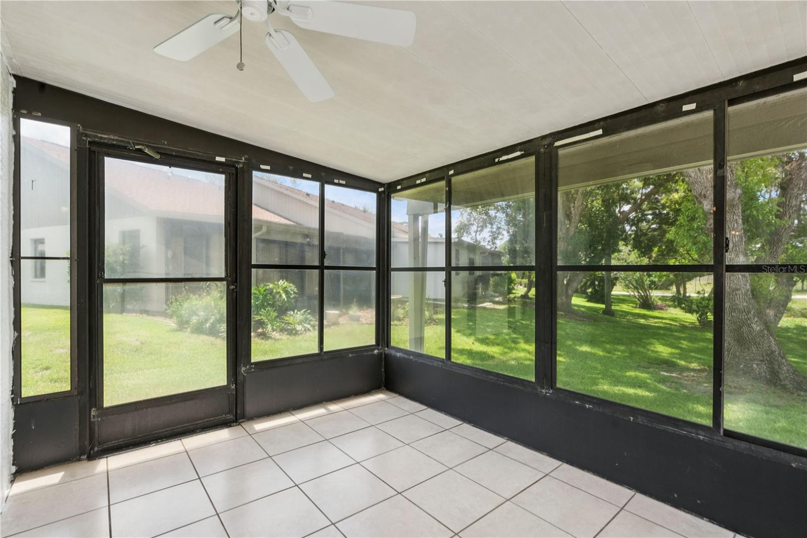 Listing photo id 20 for 11725 Spring Tree Lane