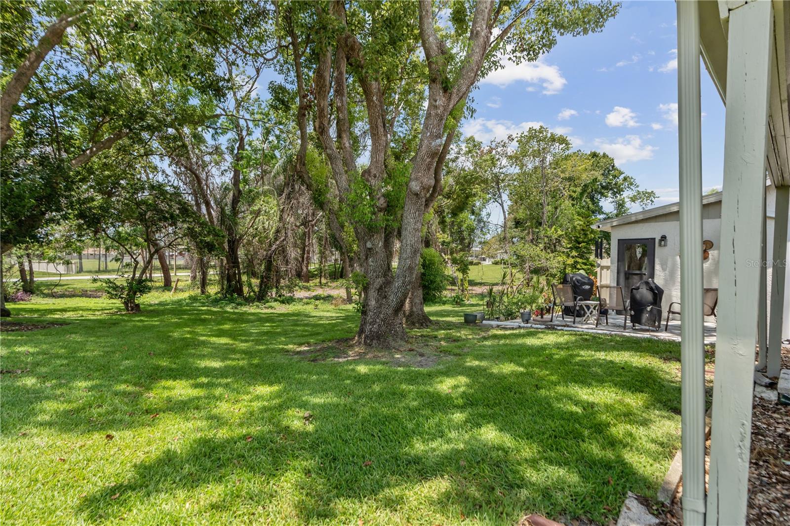 Listing photo id 23 for 11725 Spring Tree Lane