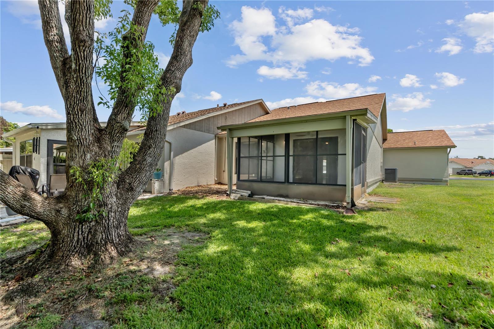 Listing photo id 24 for 11725 Spring Tree Lane